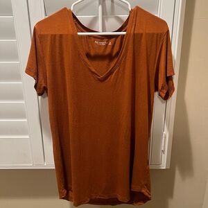 Abercrombie & Fitch women’s Rust V-Neck Top size medium